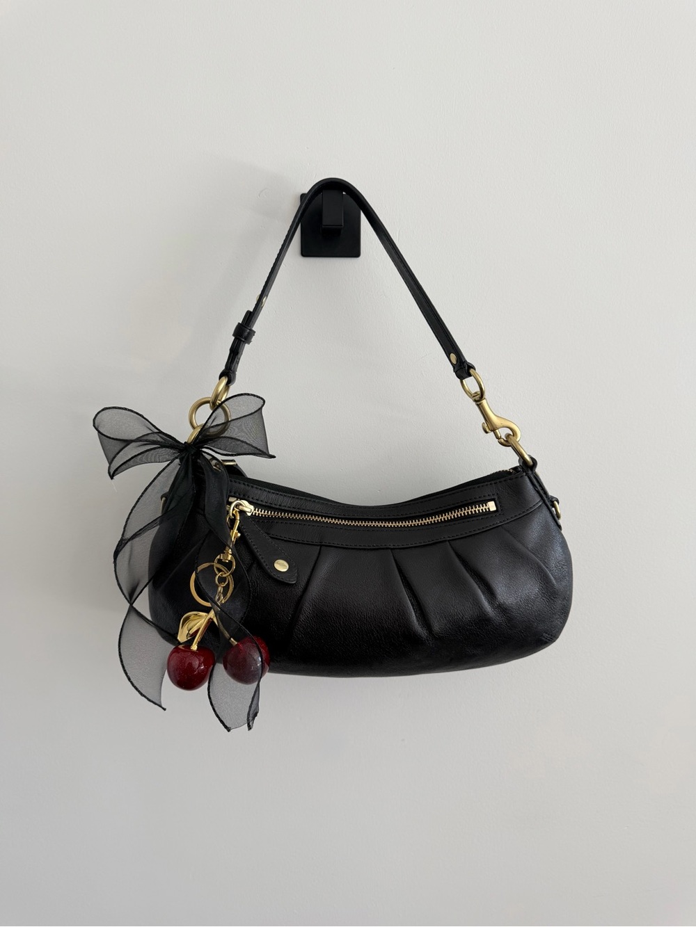 Vintage  Coach Black Leather  Madison Shoulder Bag w/Gold Hardware